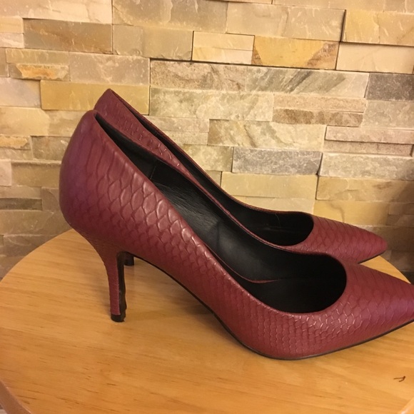 Burgundy Aldo pumps - Picture 2 of 7